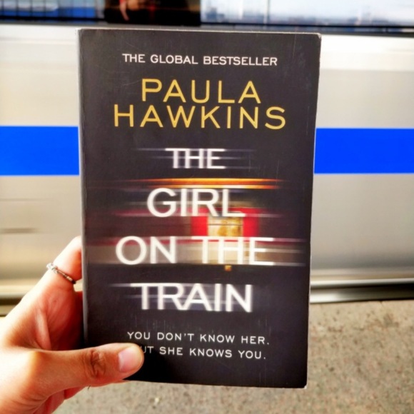 Barnes & Noble Other - Paperback Book The Girl On The Train